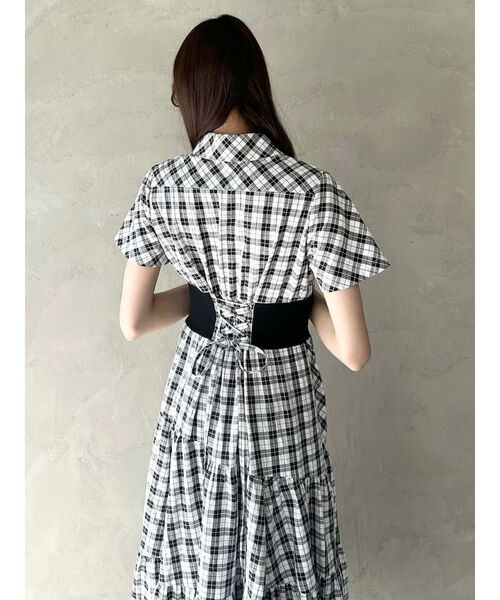 CALNAMUR(カルナムール)の「ウエストリブチェックシャツワンピース(ワンピース・レディース・ブラック/ブラウン・SMALL/MEDIUM)」の21枚目の写真