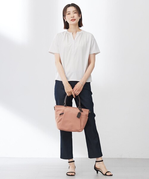 J.PRESS(ジェイプレス)の「【洗える・接触冷感】プレーティングジャージー バンドカラー カットソー(Tシャツ/カットソー・レディース・ホワイト系/スカイブルー系/ベージュ系/オレンジ系/ブラック系・LARGE/MEDIUM)」の10枚目の写真