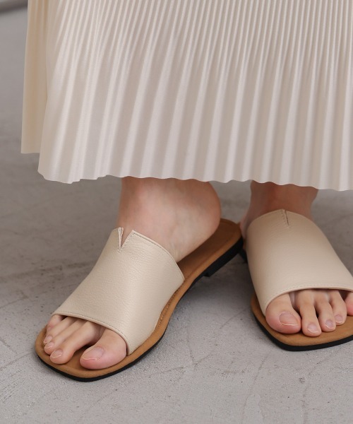 Bab(バブ)の「フラットワンベルサンダル(サンダル・レディース・ブラック/オフホワイト・L)」の2枚目の写真