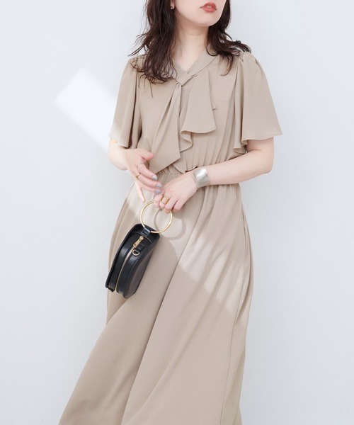 natural couture（ナチュラルクチュール）の「【WEB限定】ボウタイアシメラッフルワンピース（ワンピース・レディース・オレンジ系その他/ブルー/ネイビー/グレイッシュベージュ・FREE）」の2枚目の写真