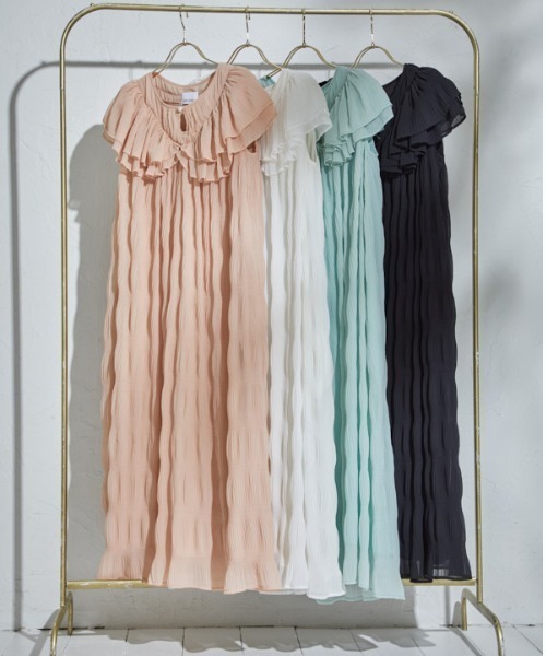 ERADIE(エラディエ)の「Border Pleated Long one-piece ボーダープリーツロングワンピース(ワンピース・レディース・ホワイト/ブラック/ミント/サーモンピンク・FREE)」の11枚目の写真