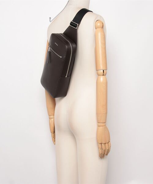 Paul Smith（ポールスミス）の「ストローグレインレザー ボディバッグ【553412 N544B】（ボディバッグ/ウエストポーチ・メンズ・ダークブラウン・FREE）」の7枚目の写真