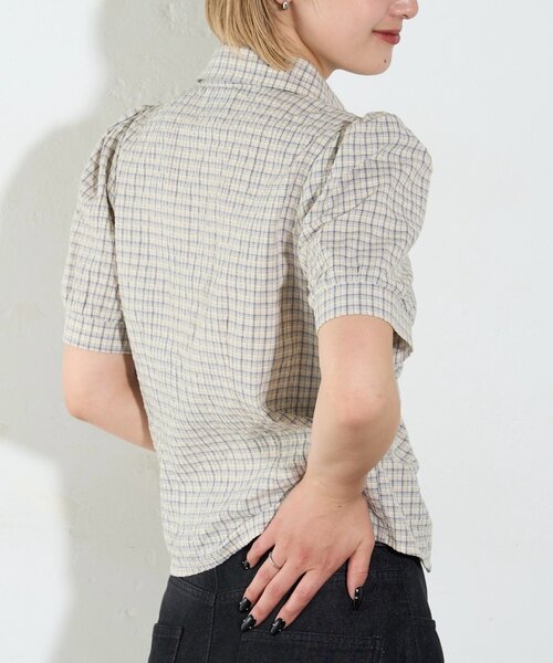 WHO'S WHO gallery（フーズフーギャラリー）の「パフスリーブギャザーブラウス（シャツ/ブラウス・レディース・ネイビー/オフホワイト/サックスブルー/アイボリー/ブラウン/グリーン・FREE）」の14枚目の写真