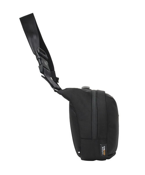 incase（インケース）の「Tracks Sling（ショルダーバッグ・メンズ・ブラック・ONE SIZE）」の4枚目の写真