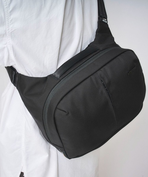 incase（インケース）の「Tracks Sling（ショルダーバッグ・メンズ・ブラック・ONE SIZE）」の18枚目の写真