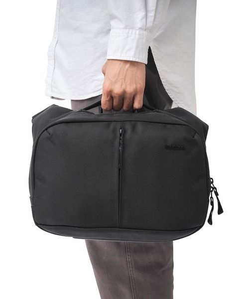 incase（インケース）の「Tracks Sling（ショルダーバッグ・メンズ・ブラック・ONE SIZE）」の20枚目の写真