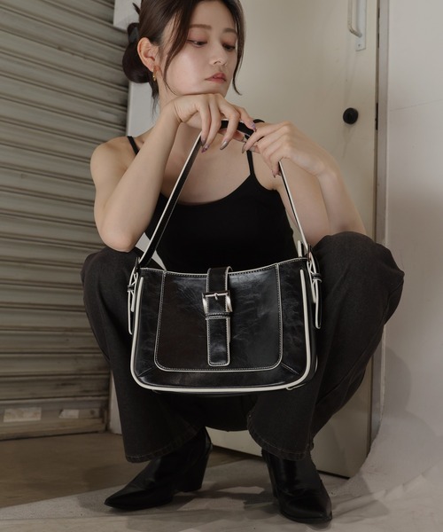 Mili affinity(ミリアフィニティー)の「バイカラーベルトハンドバッグ(ハンドバッグ・レディース・ブルー/レッド/ブラック・FREE)」の1枚目の写真