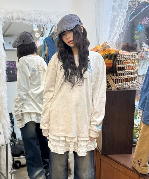 DAYDAY(デイデイ)の「フラワーロゴ L/S Tシャツ(Tシャツ/カットソー・レディース・オートミール/ネイビー・M/L)」の1枚目の写真
