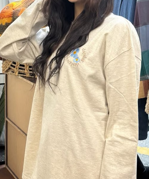 DAYDAY(デイデイ)の「フラワーロゴ L/S Tシャツ(Tシャツ/カットソー・レディース・オートミール/ネイビー・M/L)」の7枚目の写真