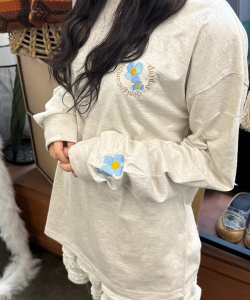 DAYDAY(デイデイ)の「フラワーロゴ L/S Tシャツ(Tシャツ/カットソー・レディース・オートミール/ネイビー・M/L)」の8枚目の写真