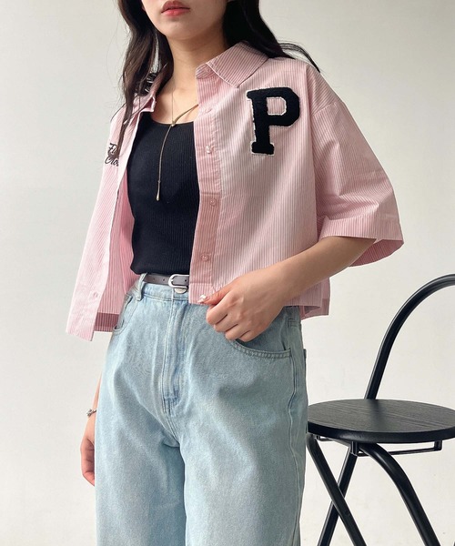 AS KNOW AS plus(アズノゥアズプラス)の「●ユニークアソートデザイン 半袖ショート丈シャツ(ワッペン・ドロスト・レース)(シャツ/ブラウス・レディース・グレー系/ピンク系/ブルー系・FREE)」の6枚目の写真