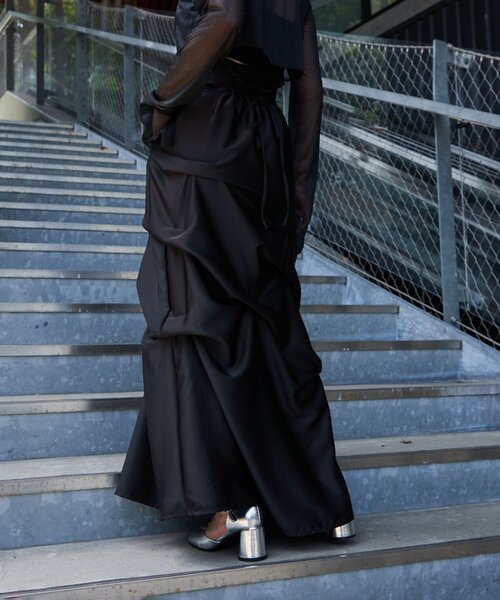 Mavie..7(メヴィセットゥ)の「【Mavie..7】後ろレースアップサテンタックスカート(スカート・レディース・ブラック・MEDIUM/SMALL)」の4枚目の写真