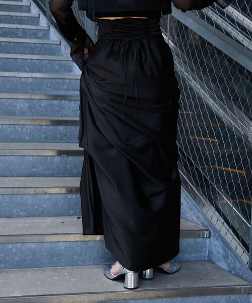 Mavie..7(メヴィセットゥ)の「【Mavie..7】後ろレースアップサテンタックスカート(スカート・レディース・ブラック・MEDIUM/SMALL)」の13枚目の写真