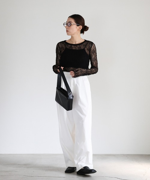 select MOCA（セレクトモカ）の「ストレッチレースクルーネックトップス（シャツ/ブラウス・レディース・ブラック/オフホワイト/グレイッシュベージュ・FREE）」の4枚目の写真