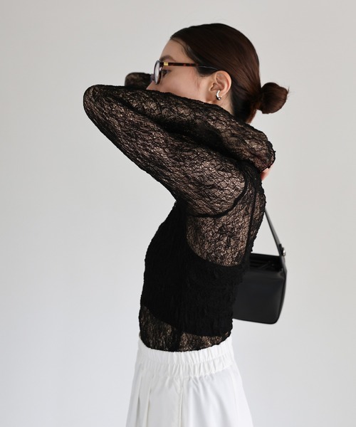 select MOCA（セレクトモカ）の「ストレッチレースクルーネックトップス（シャツ/ブラウス・レディース・ブラック/オフホワイト/グレイッシュベージュ・FREE）」の8枚目の写真