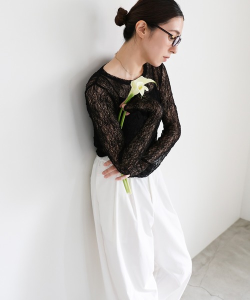 select MOCA（セレクトモカ）の「ストレッチレースクルーネックトップス（シャツ/ブラウス・レディース・ブラック/オフホワイト/グレイッシュベージュ・FREE）」の13枚目の写真