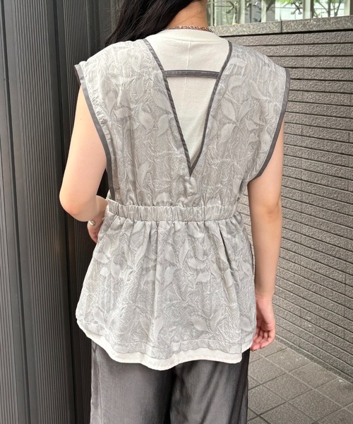 &g'aime(アンジェム)の「【&g'aime】リーフエンボスビスチェ Leaf-Embossed Bustier(シャツ/ブラウス・レディース・ブラック/グレー・FREE)」の6枚目の写真