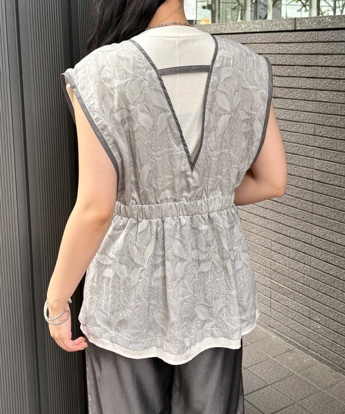&g'aime(アンジェム)の「【&g'aime】リーフエンボスビスチェ Leaf-Embossed Bustier(シャツ/ブラウス・レディース・ブラック/グレー・FREE)」の7枚目の写真