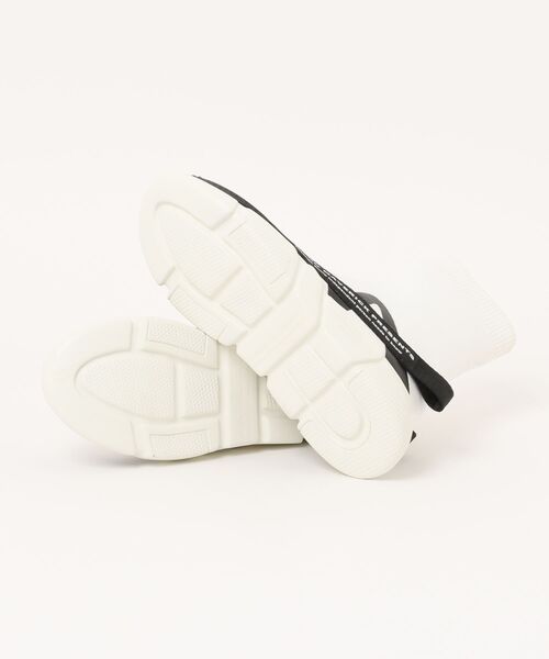 Tiara（ティアラ）の「【MAISON MAVERICK PRESENTS】DAD Slip-ons Knit Sneakers（ブーツ・レディース・ブラック/ホワイト・23/23.5/22.5）」の4枚目の写真