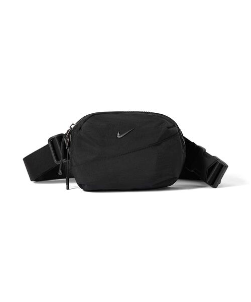 NIKE(ナイキ)の「ナイキ オーラ クロスボディバッグ (2L) / Nike Aura Crossbody Bag (2L) HM6120-013 Black(ボディバッグ/ウエストポーチ・メンズ・ブラック・ONE SIZE)」の1枚目の写真