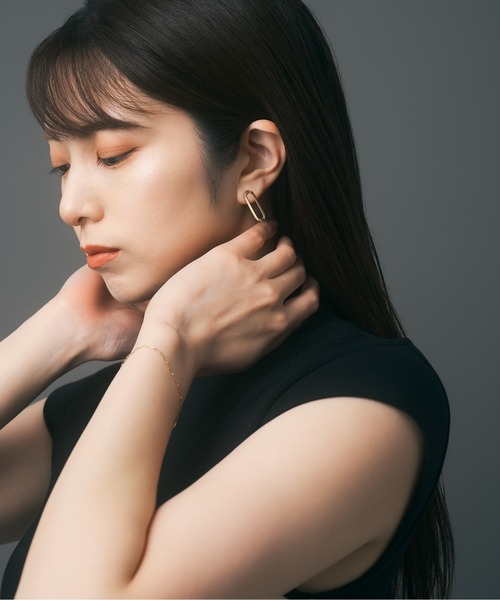 Jewel closet by L&Co.(ジュエルクローゼットバイエルアンドコー)の「K18 ロングラディアント ピアス(ピアス(両耳用)・レディース・イエローゴールド・FREE)」の3枚目の写真