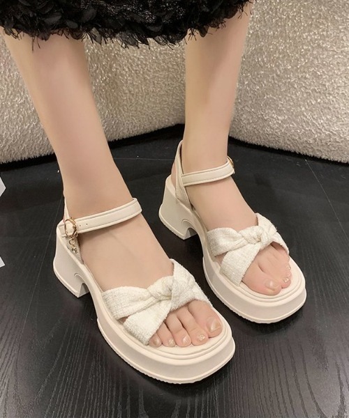 mebole(メボレ)の「Twist Tweed Ribbon Sandal(サンダル・レディース・ピンク/アイボリー・SMALL/MEDIUM/LARGE)」の1枚目の写真