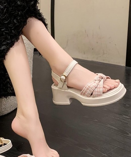 mebole(メボレ)の「Twist Tweed Ribbon Sandal(サンダル・レディース・ピンク/アイボリー・SMALL/MEDIUM/LARGE)」の5枚目の写真