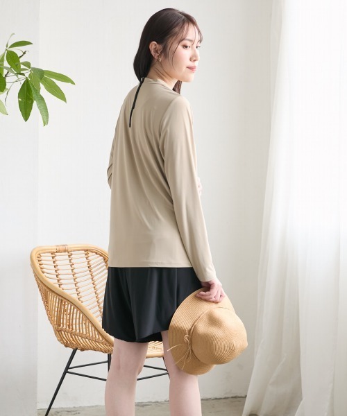 slattgir(スラットジール)の「高身長 ラッシュガードプルオーバー(UVカット・接触冷感・吸汗速乾)(トールサイズ)Essenave(ラッシュガード・レディース・ベージュ/グリーン・TM/TL/TLL/T3L/T4L/T5L)」の5枚目の写真