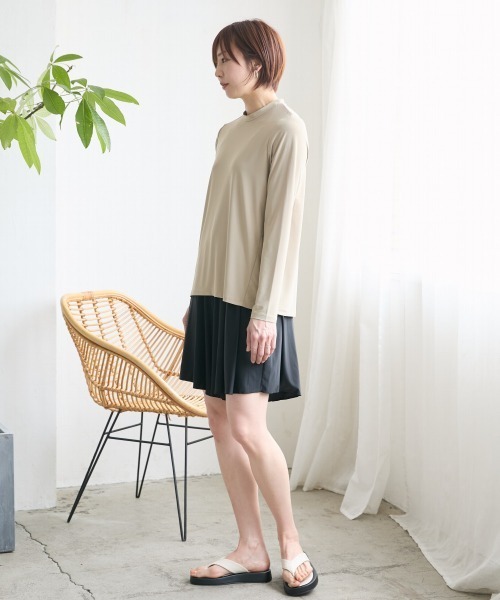 slattgir(スラットジール)の「高身長 ラッシュガードプルオーバー(UVカット・接触冷感・吸汗速乾)(トールサイズ)Essenave(ラッシュガード・レディース・ベージュ/グリーン・TM/TL/TLL/T3L/T4L/T5L)」の8枚目の写真