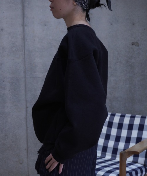 k3&co.（ケイスリーアンドコー）の「Squishy fleece top（スウェット・レディース・ブラック/ベージュ/ネイビー・ONE SIZE）」の4枚目の写真