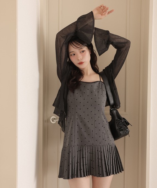 one after another NICE CLAUP（ワンアフターアナザーナイスクラップ）の「サイズ展開あり/裾プリーツキャミワンピース（ワンピース・レディース・ドット/ベージュ/ブラック/チャコールグレー・MEDIUM/SMALL）」の4枚目の写真