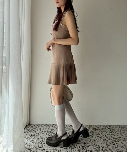 one after another NICE CLAUP（ワンアフターアナザーナイスクラップ）の「サイズ展開あり/裾プリーツキャミワンピース（ワンピース・レディース・ドット/ベージュ/ブラック/チャコールグレー・MEDIUM/SMALL）」の6枚目の写真