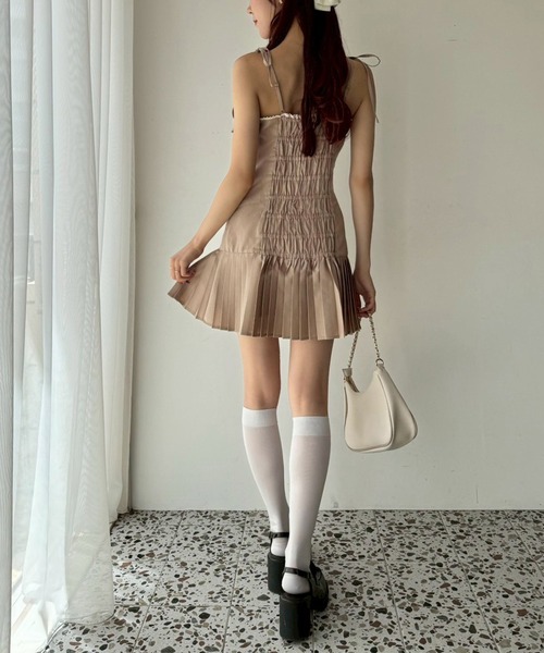 one after another NICE CLAUP（ワンアフターアナザーナイスクラップ）の「サイズ展開あり/裾プリーツキャミワンピース（ワンピース・レディース・ドット/ベージュ/ブラック/チャコールグレー・MEDIUM/SMALL）」の7枚目の写真