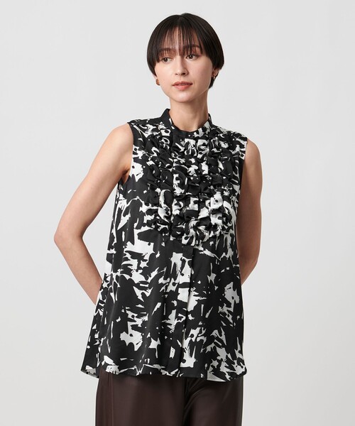 UNITED ARROWS(ユナイテッドアローズ)の「サテン フリル ブラウス ‐ウォッシャブル‐(シャツ/ブラウス・レディース・レッド/ホワイト/その他1・FREE)」の1枚目の写真