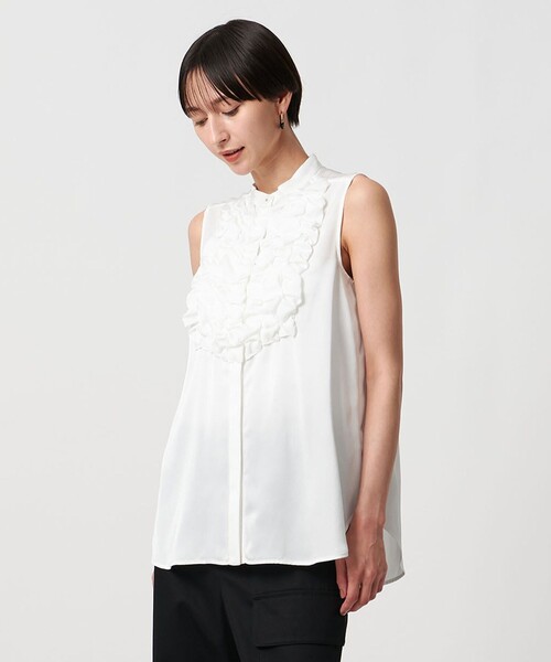 UNITED ARROWS(ユナイテッドアローズ)の「サテン フリル ブラウス ‐ウォッシャブル‐(シャツ/ブラウス・レディース・レッド/ホワイト/その他1・FREE)」の2枚目の写真