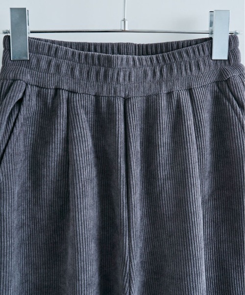 kirakiraShop(キラキラショップ)の「裏起毛 コーデュロイ フロント スリット パンツ(その他パンツ・レディース・チャコール/ブラック/ベージュ・M/L/XL)」の7枚目の写真