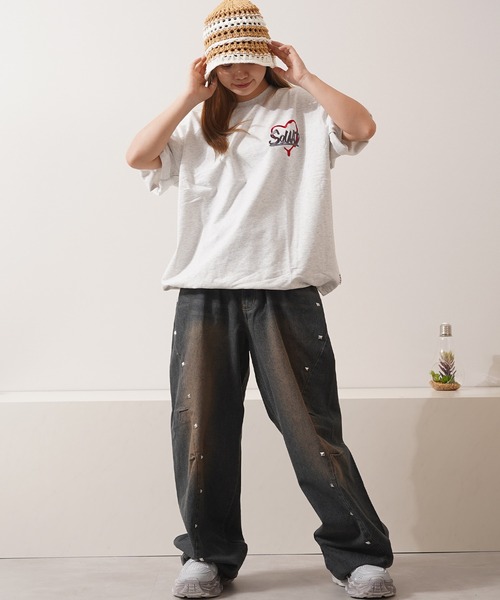 1111clothing(ワンフォークロージング)の「ハートサガラ刺繍 スウェットTシャツ / Heart Sagara Embroidery Sweatshirt T-Shirt(Tシャツ/カットソー・メンズ・ブラック系1/ブラック系2/ホワイト系1/ホワイト系2・M/L/XL)」の22枚目の写真