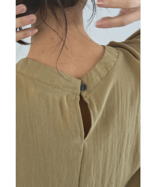 marjour（マージュール）の「LINEN BLEND TOPS（Tシャツ/カットソー・レディース・ブラック/ベージュ・M）」の4枚目の写真