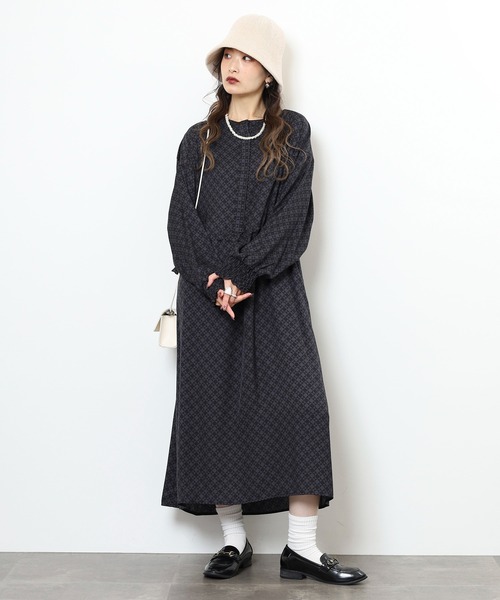 EGLANTINE(エグランティーヌ)の「EGLANTINE プリントワンピース(ワンピース・レディース・チャコールグレー/ベージュ・38)」の1枚目の写真