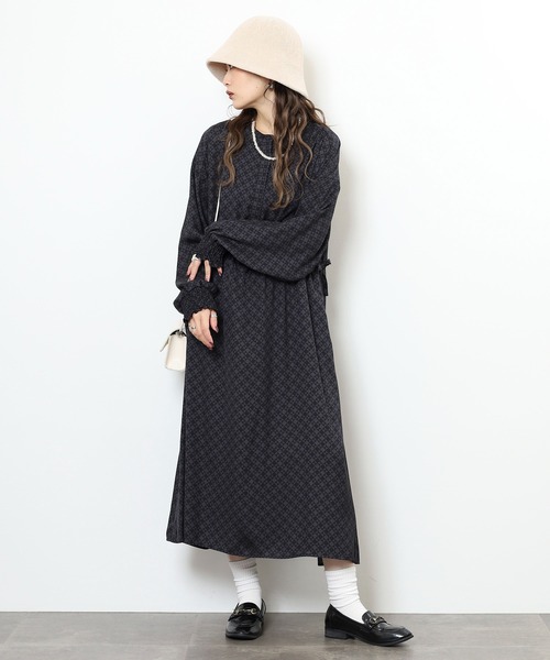 EGLANTINE(エグランティーヌ)の「EGLANTINE プリントワンピース(ワンピース・レディース・チャコールグレー/ベージュ・38)」の3枚目の写真