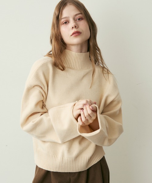 Clum（クルム）の「フレアスリーブカットオフクロップド丈ニットセーター（ニット/セーター・レディース・アイボリー/レッド/オフホワイト/グレー・FREE）」の3枚目の写真