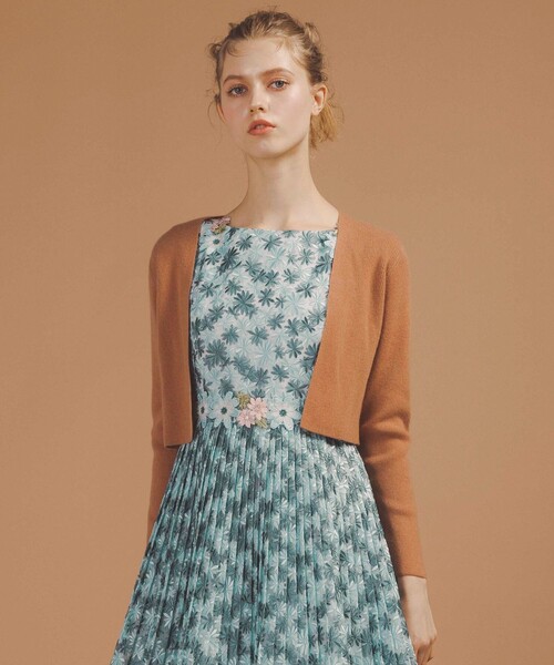 TOCCA(トッカ)の「CASHMERE ボレロ(カーディガン/ボレロ・レディース・ブラック系/アイボリー系/ベージュ系/ピンク系・SMALL/MEDIUM)」の2枚目の写真