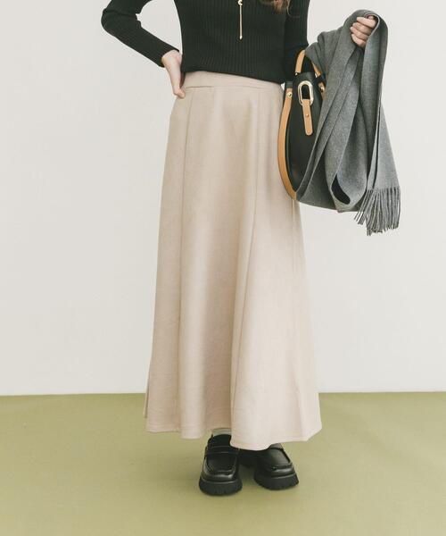 ITEMS URBANRESEARCH（アイテムズ アーバンリサーチ）の「『静電気防止』フェイクスエードタックフレアスカート（スカート・レディース・ブラウン/ブラウン系その他/ベージュ系その他・FREE）」の3枚目の写真