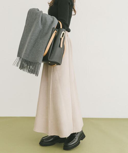 ITEMS URBANRESEARCH（アイテムズ アーバンリサーチ）の「『静電気防止』フェイクスエードタックフレアスカート（スカート・レディース・ブラウン/ブラウン系その他/ベージュ系その他・FREE）」の4枚目の写真