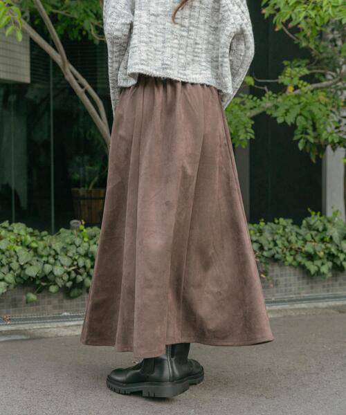ITEMS URBANRESEARCH（アイテムズ アーバンリサーチ）の「『静電気防止』フェイクスエードタックフレアスカート（スカート・レディース・ブラウン/ブラウン系その他/ベージュ系その他・FREE）」の17枚目の写真
