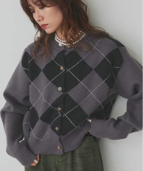 ad thie(アドティエ)の「アーガイル ニットカーディガン(ニット/セーター・レディース・ブルー/グレー/ブラウン・FREE)」の2枚目の写真