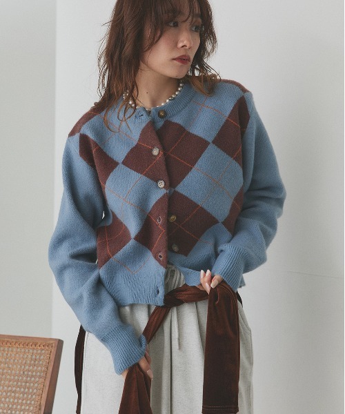 ad thie(アドティエ)の「アーガイル ニットカーディガン(ニット/セーター・レディース・ブルー/グレー/ブラウン・FREE)」の1枚目の写真