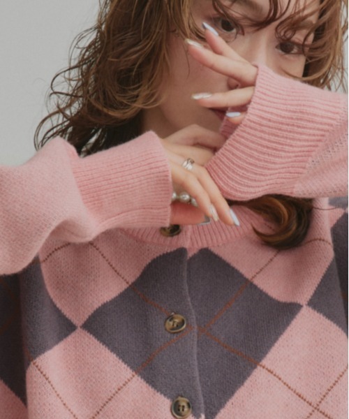 ad thie(アドティエ)の「アーガイル ニットカーディガン(ニット/セーター・レディース・ブルー/グレー/ブラウン・FREE)」の4枚目の写真