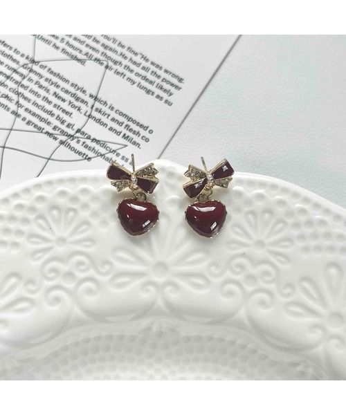 tone(トーン)の「【88eighty-eight】ワインレッドゴールドアンティークリボンハートピアス【import】(MA)(ピアス(両耳用)・レディース・レッド・FREE)」の3枚目の写真