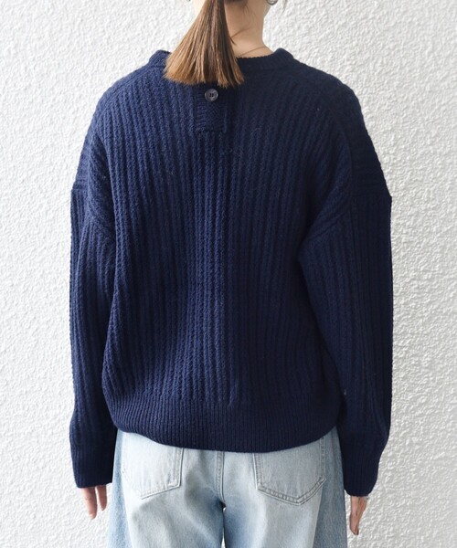 ネイビー リブ編み セーター ポケット付き、袖ワッペン SHIPS any: リブ タック編み クルーネック ボタン ニット プルオーバー